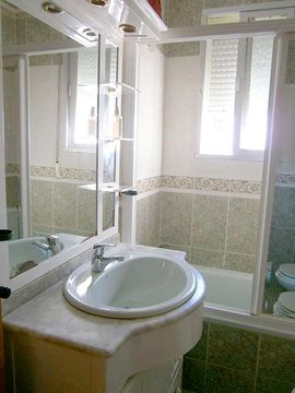 Escuela Hispalense Tarifa - Unterkunft Badezimmer